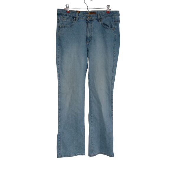 Wrangler Women's Light Blue Boot Cut Jeans - Picture 1 of 6